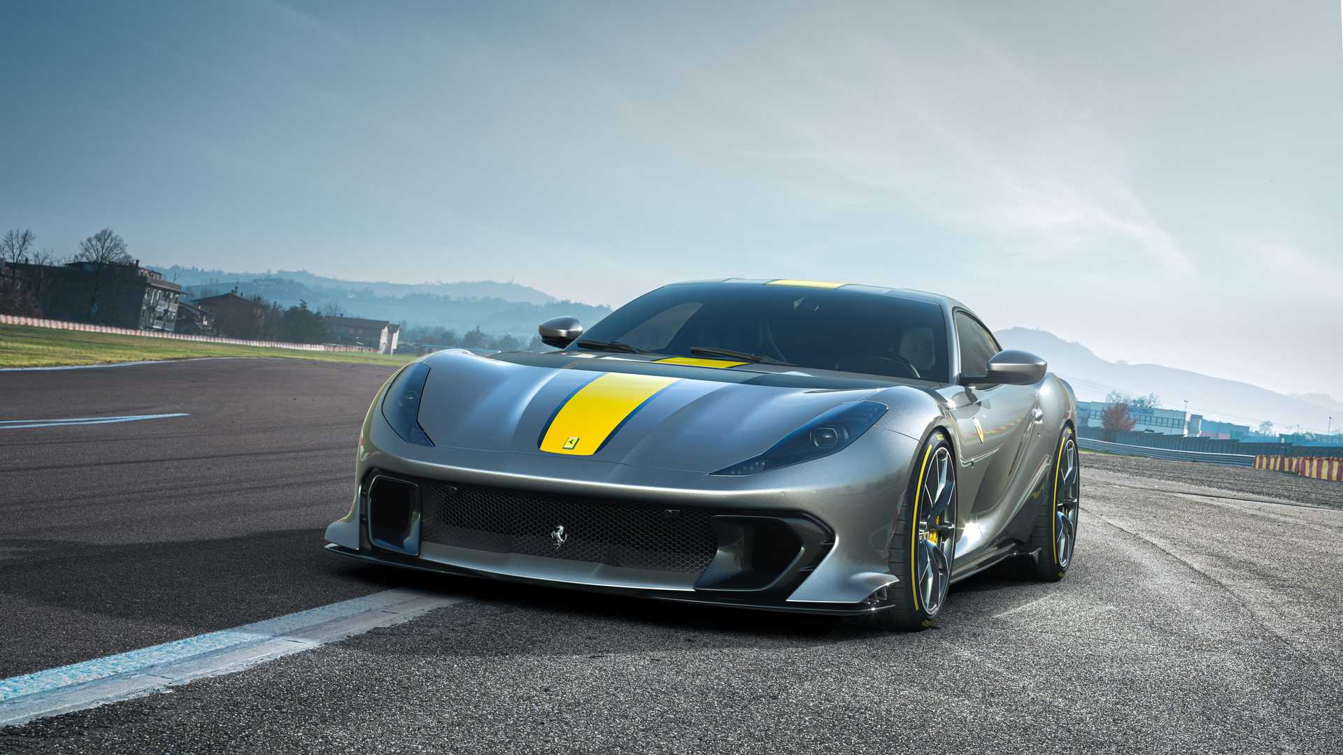 ferrari 812 superfast vs
