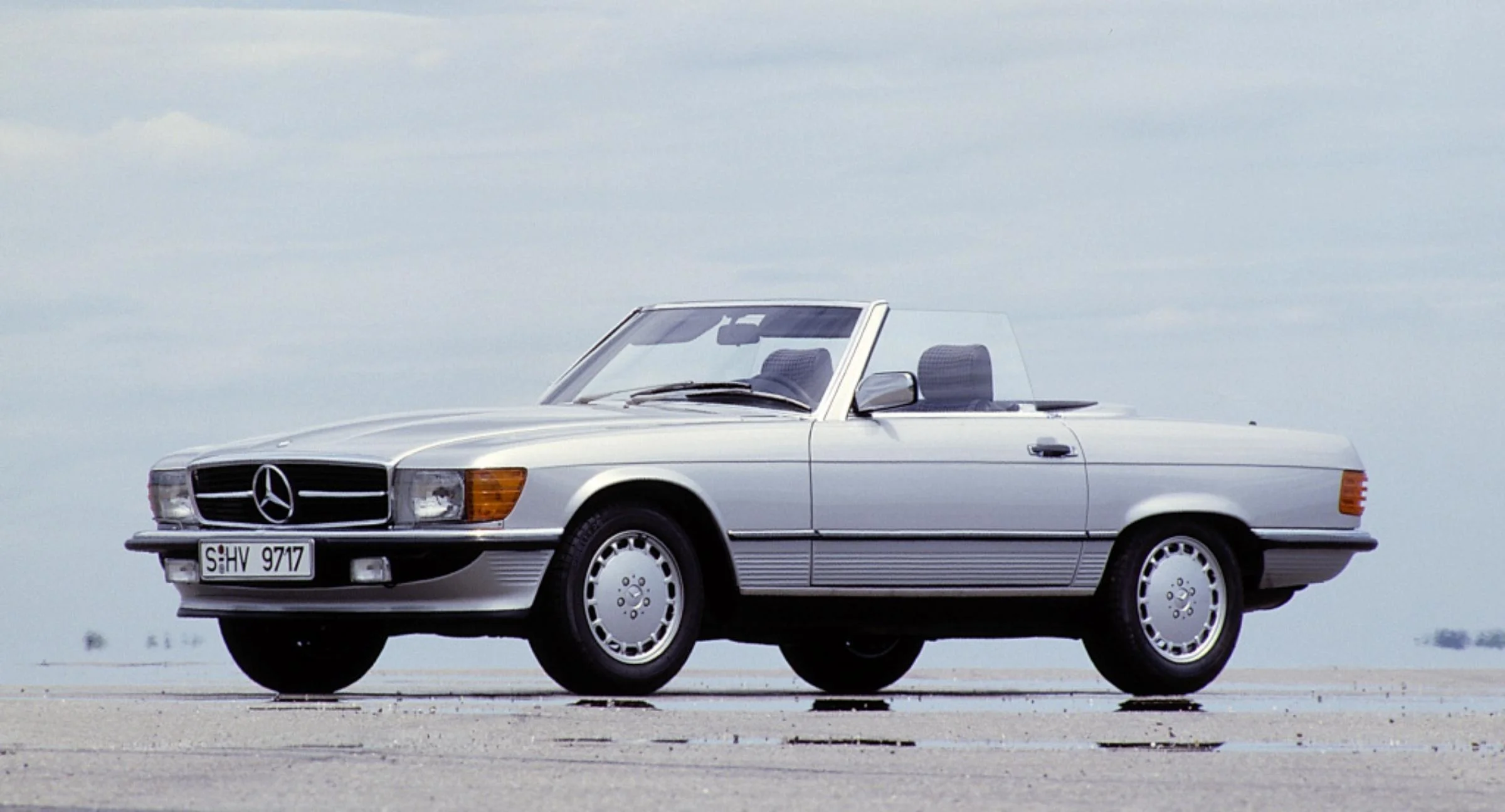 MERCEDES R107 HISTORIA 