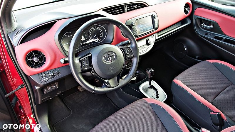 toyota yaris hybrid 