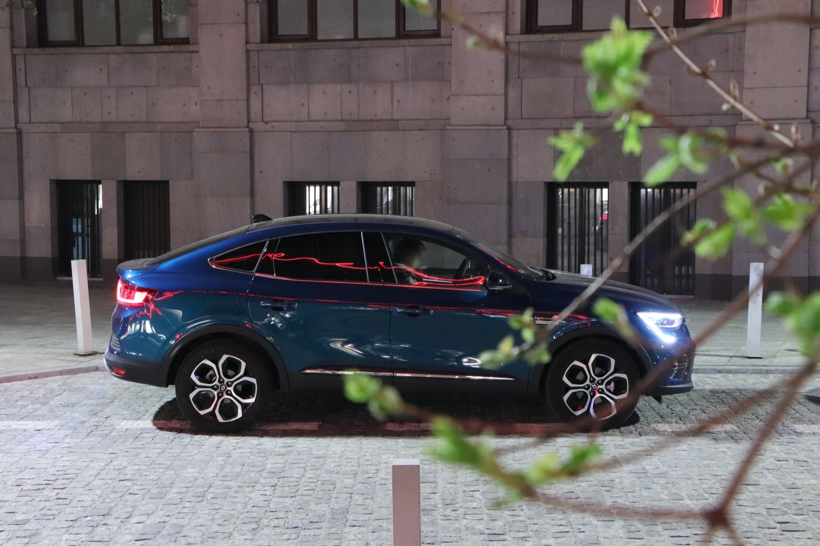 Oto cztery wady Renault Arkana. Poczytasz o nich pędząc do salonu