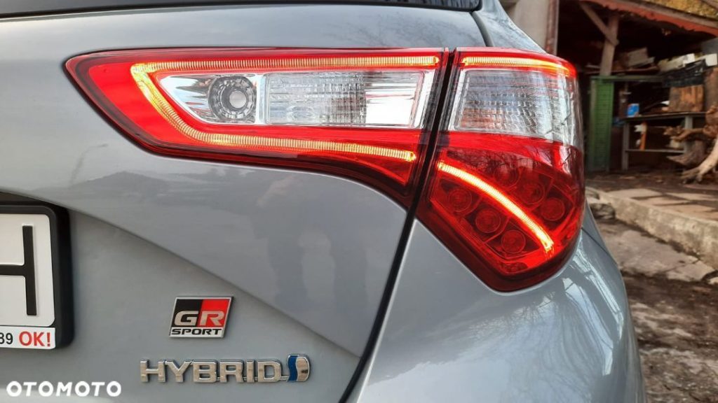 toyota yaris hybrid 