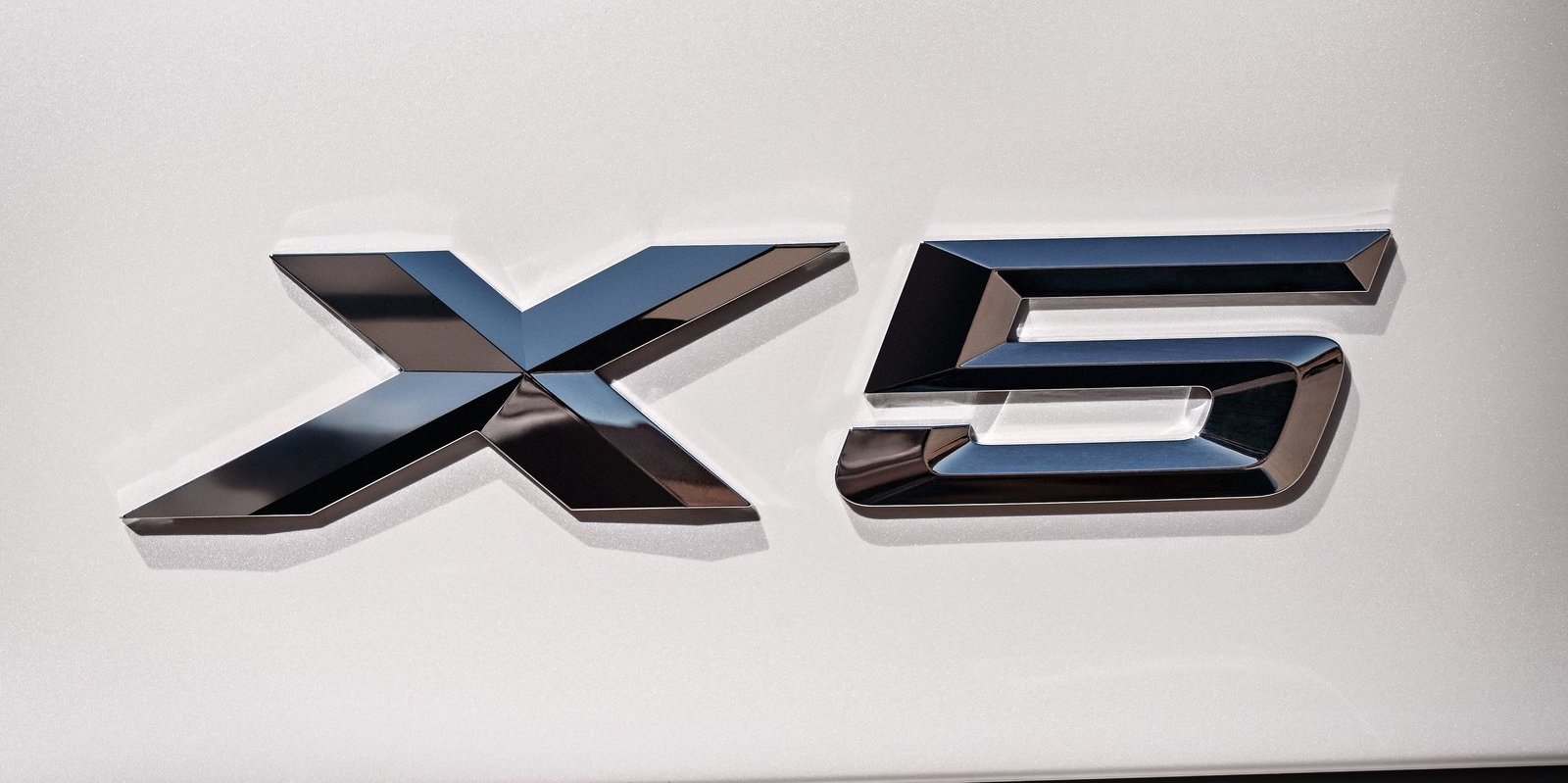 To BMW X5 budzi lepiej niż kawa. Niestety, tego nie da się odzobaczyć