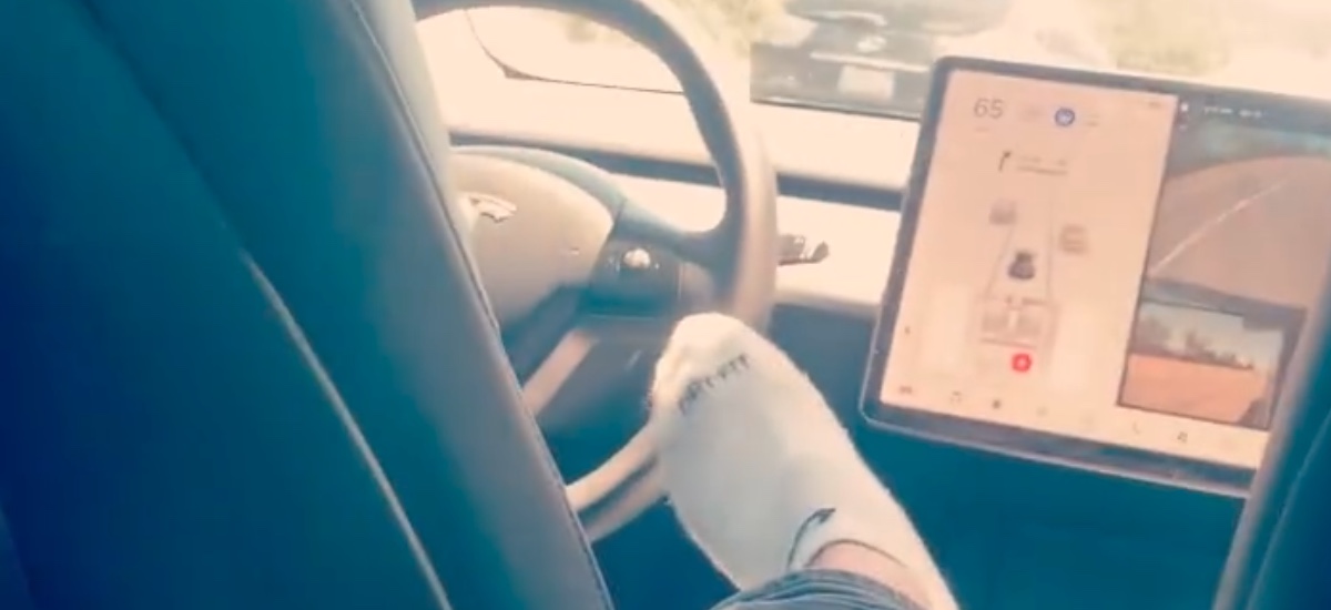 jazda na autopilocie tesla film