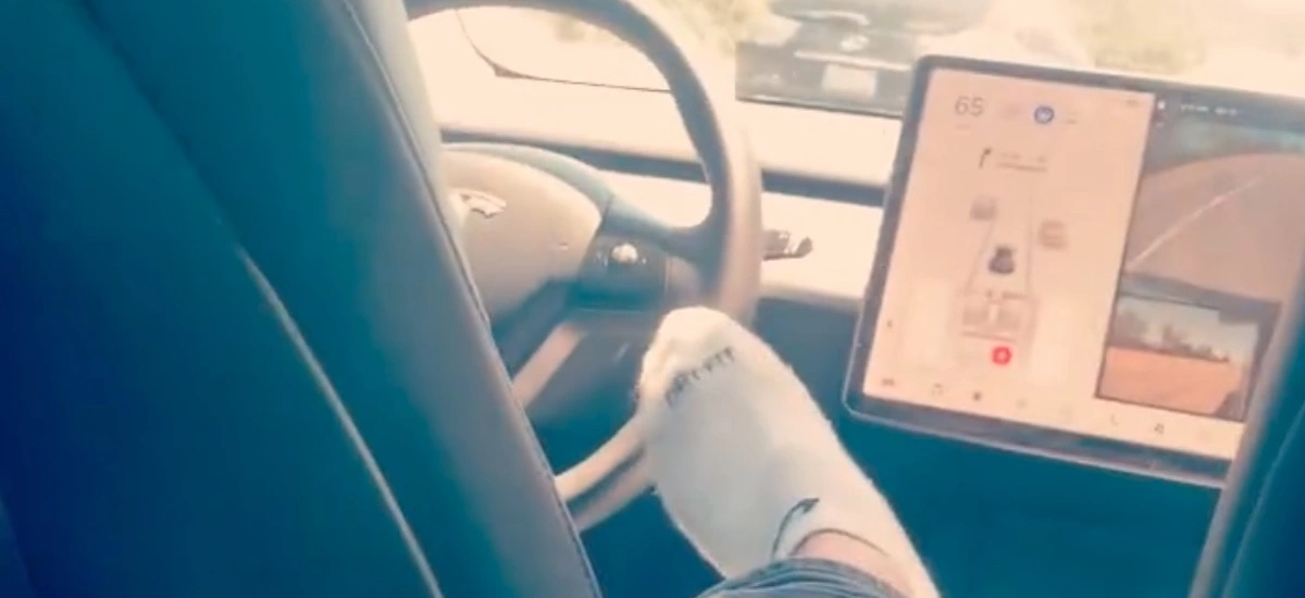 jazda na autopilocie tesla film