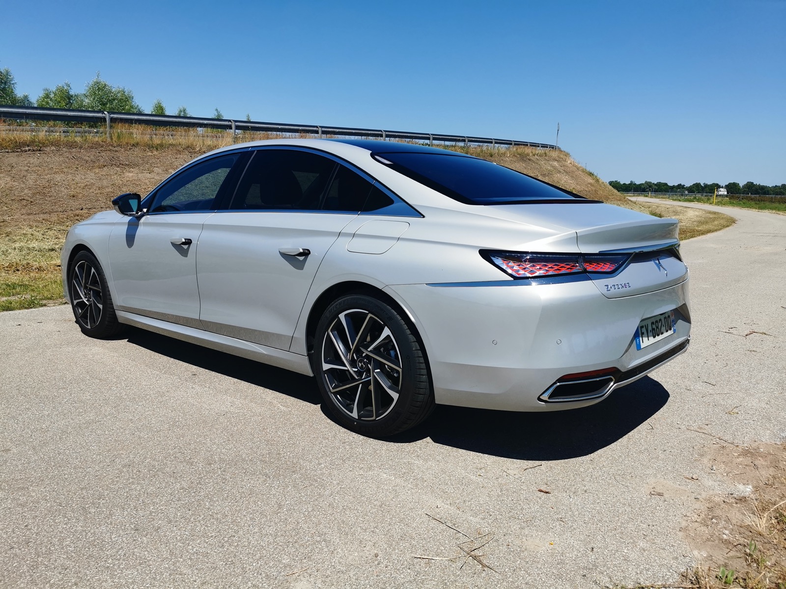Pierwsza jazda: DS 9 E-Tense. Unikajcie wersji sportowej