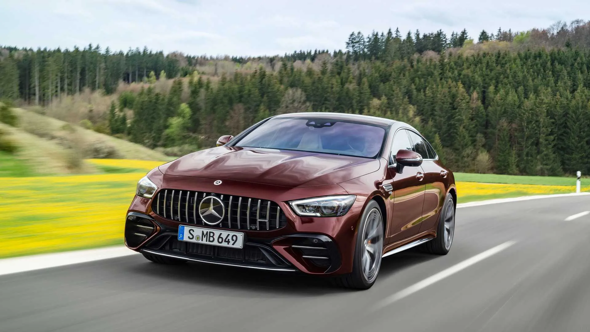mercedes-amg gt 4door coupe lifting