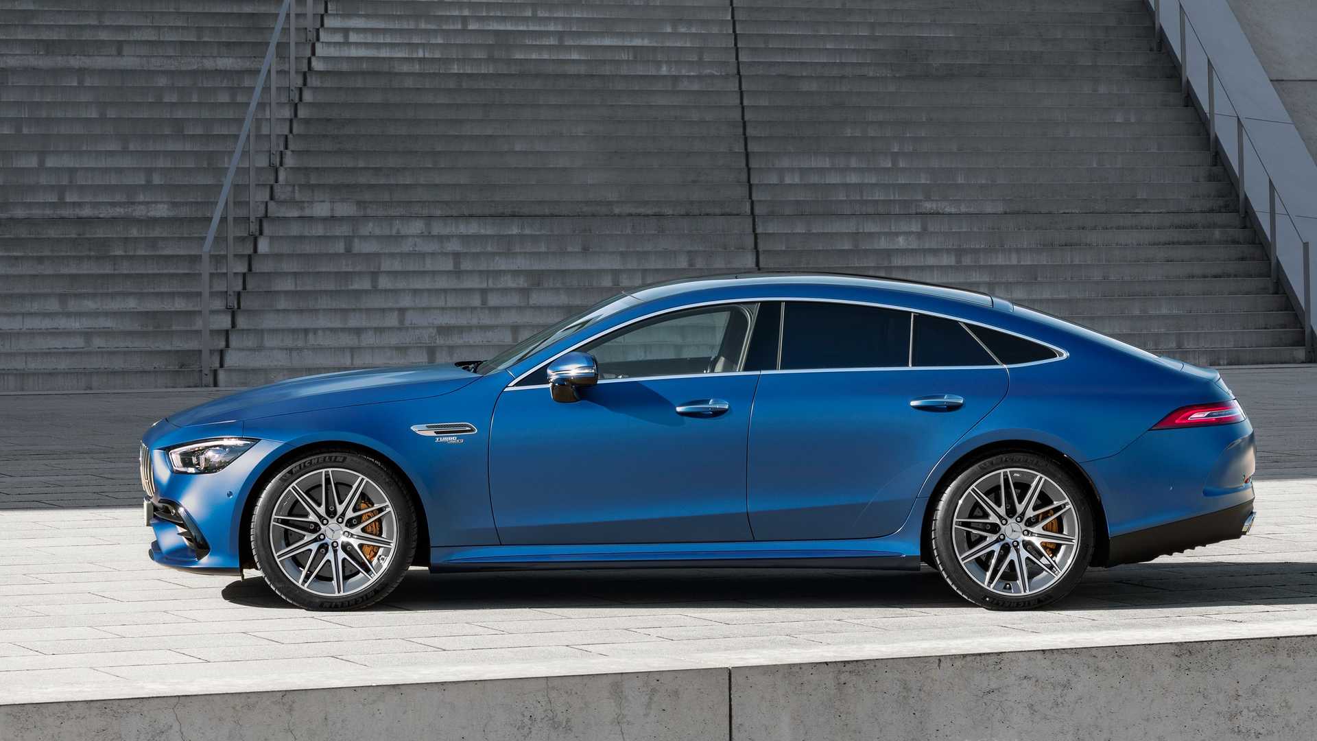 mercedes-amg gt 4door coupe lifting 