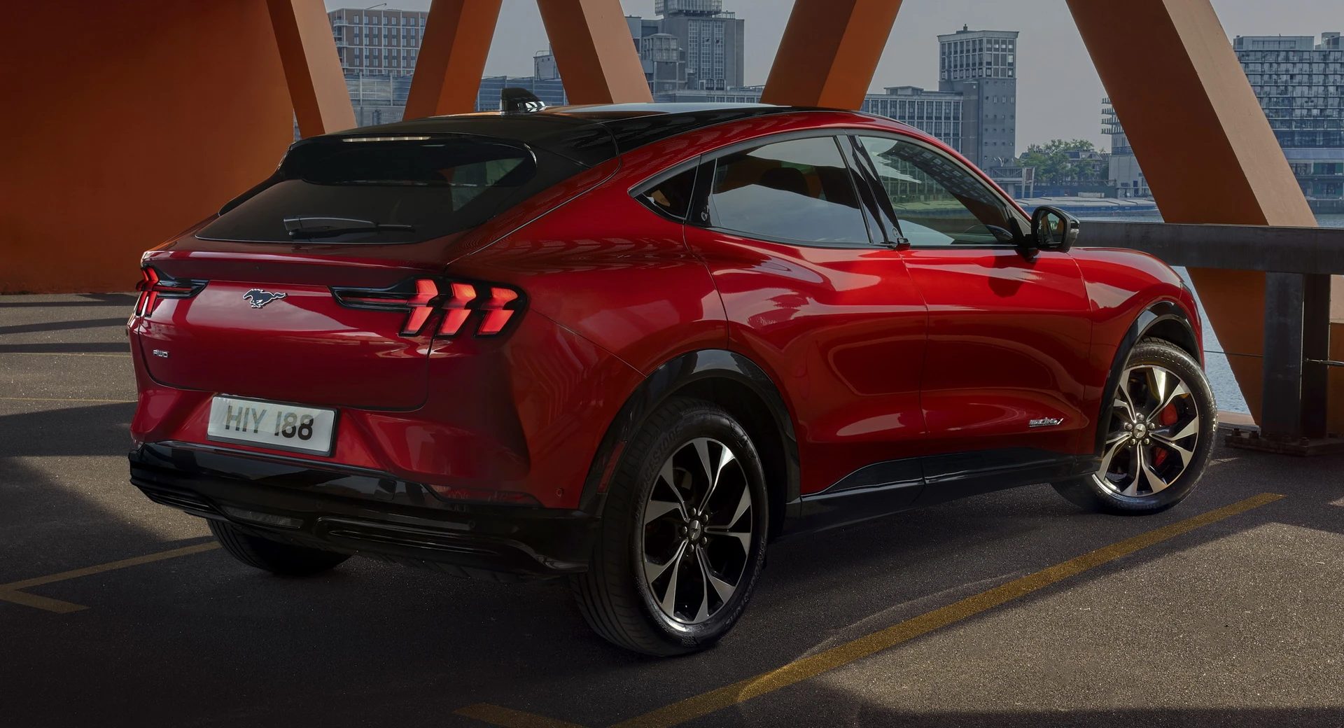 nowy elektryczny suv forda
