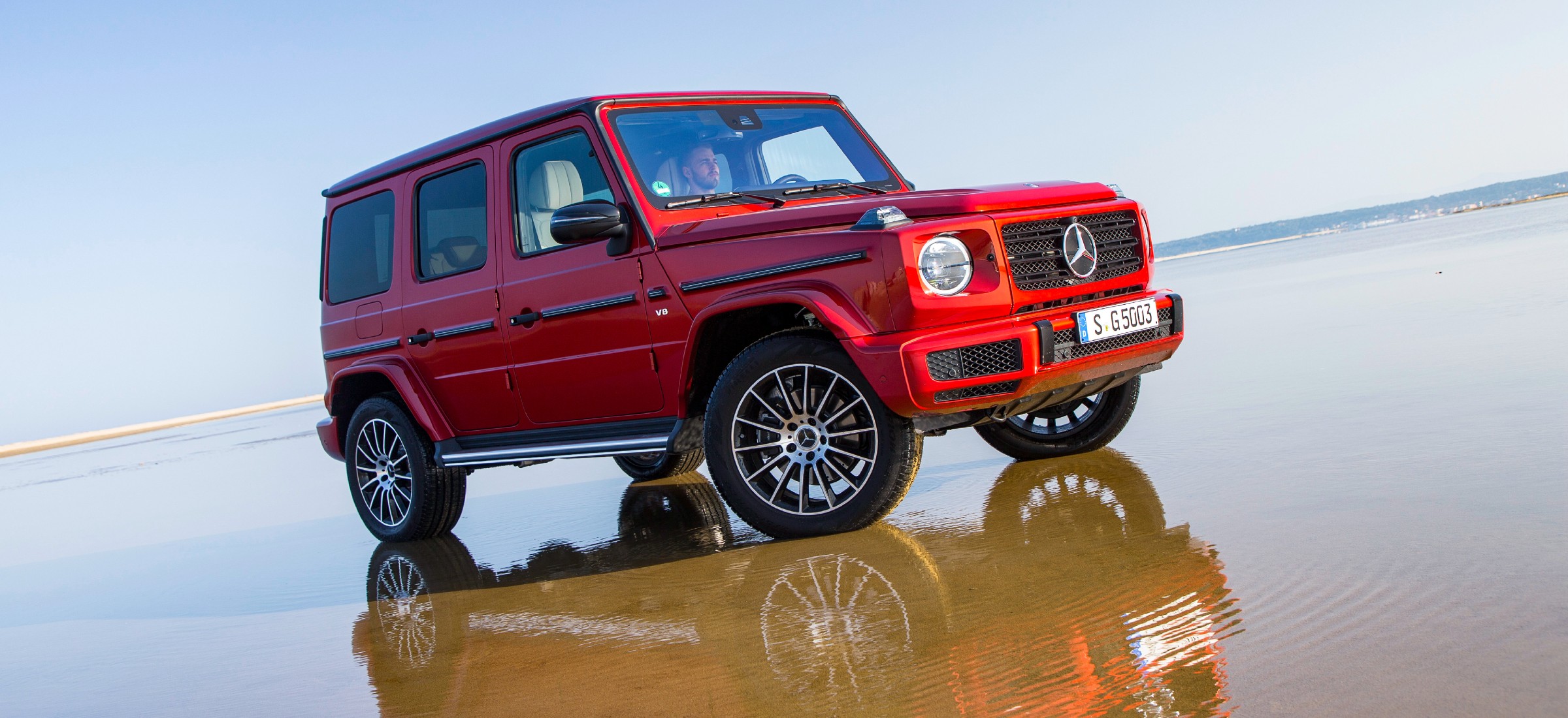 Wjazd samochodem na plażę to zły pomysł, co pokazał Mercedes klasy G