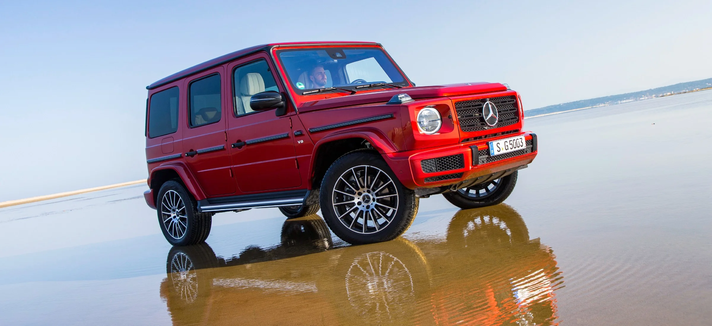 Wjazd samochodem na plażę to zły pomysł, co pokazał Mercedes klasy G