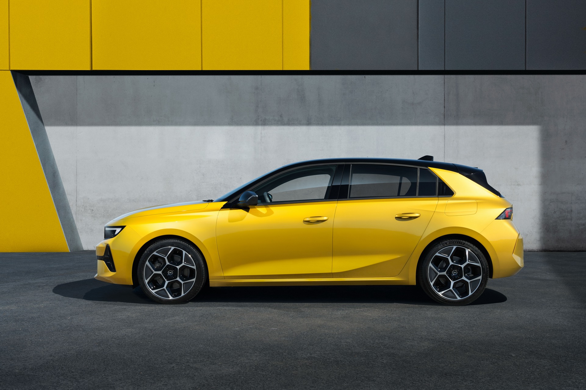 nowy opel astra konkurenci