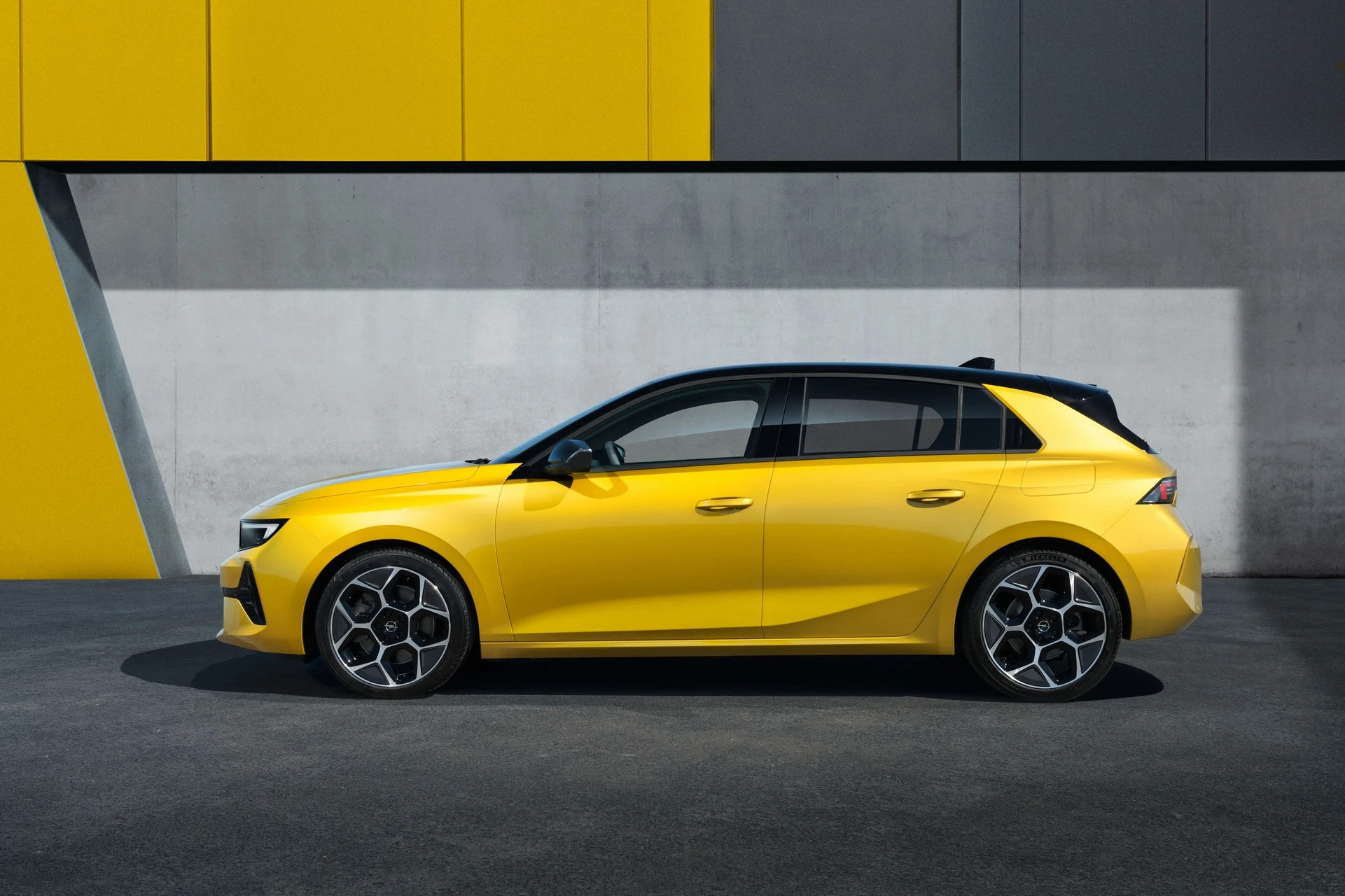 nowy opel astra konkurenci