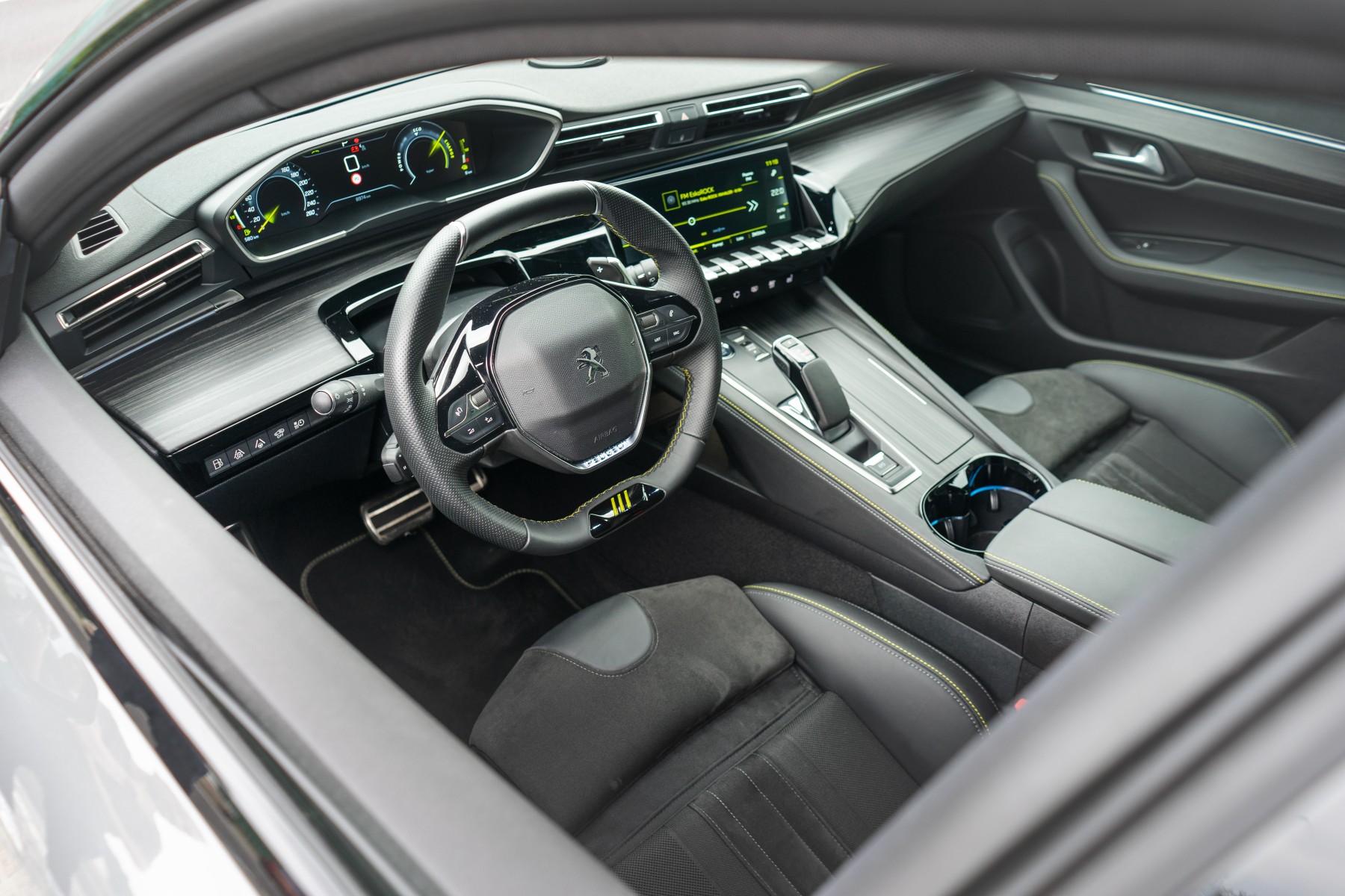 peugeot 508 pse sw wnętrze 