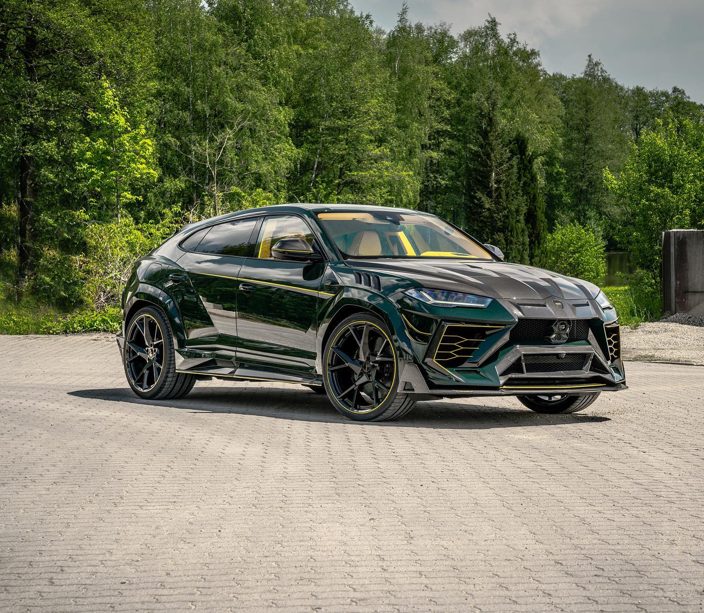 Lamborghini Urus mansory żółte