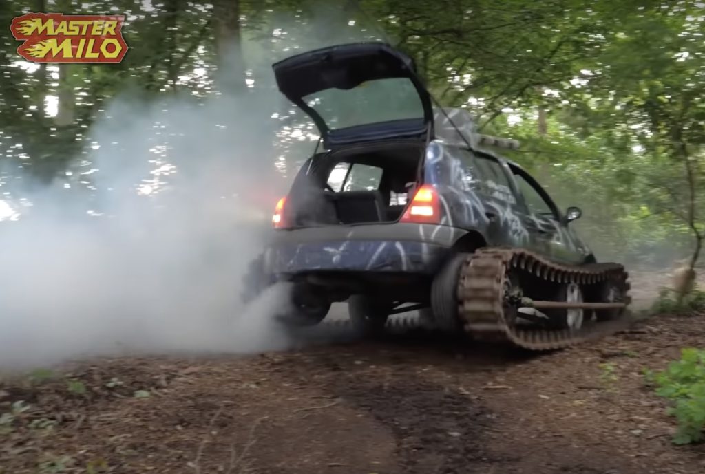 renault clio czołg 