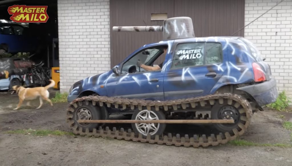 renault clio czołg 