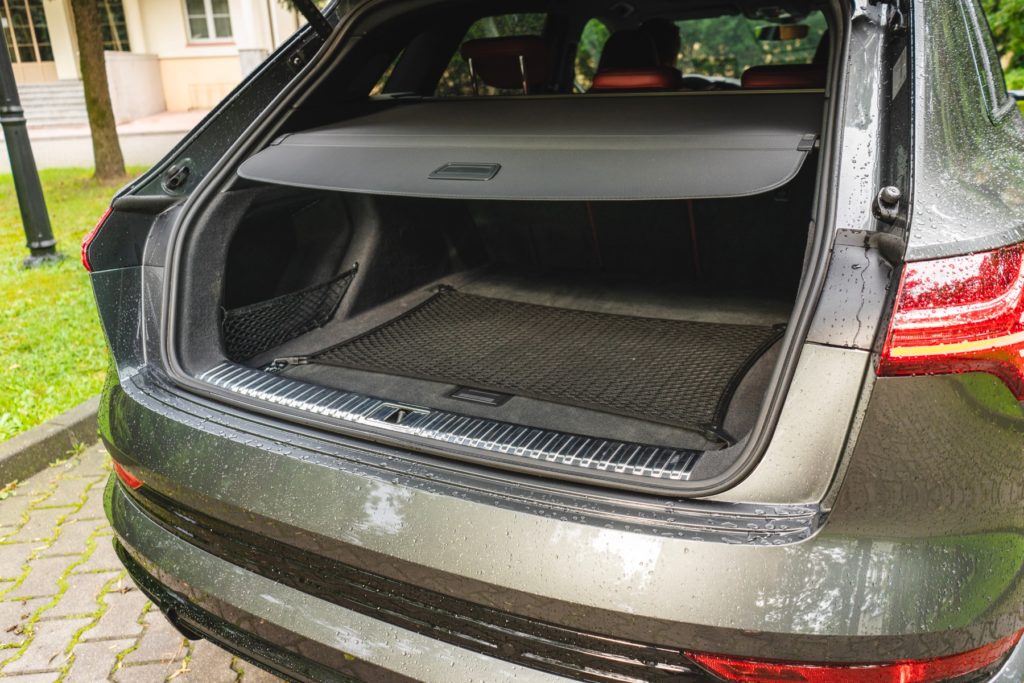 audi e-tron s 2021 bagażnik 