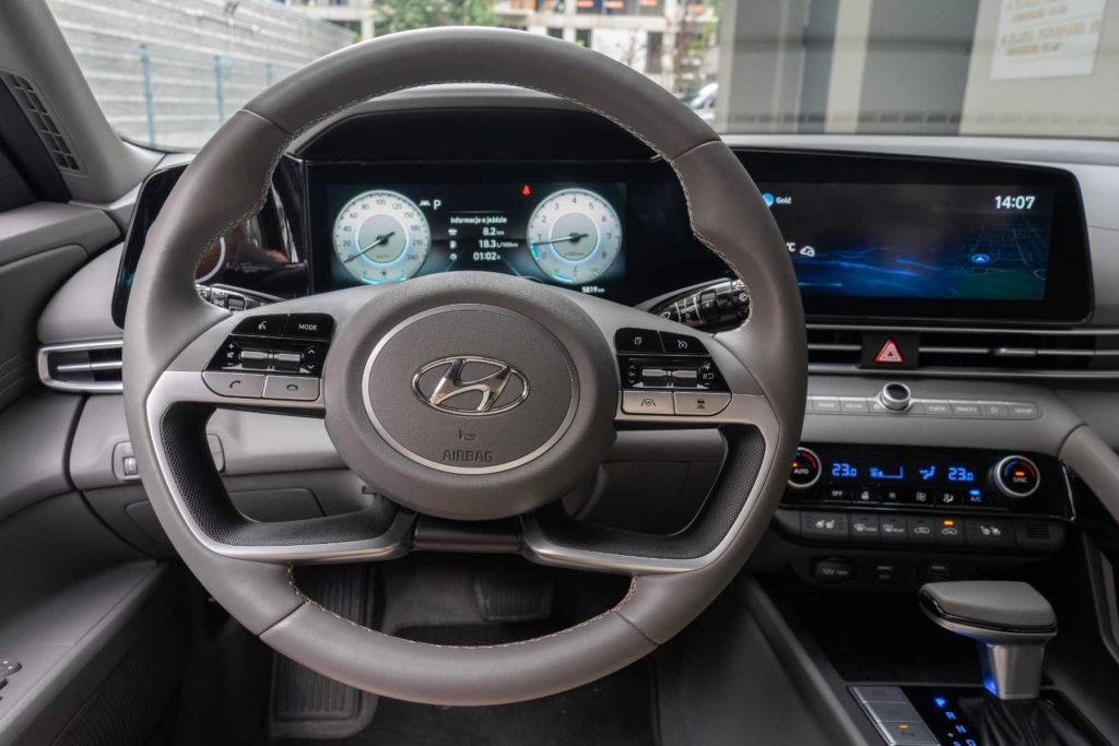 nowy hyundai elantra 2021 plastiki 