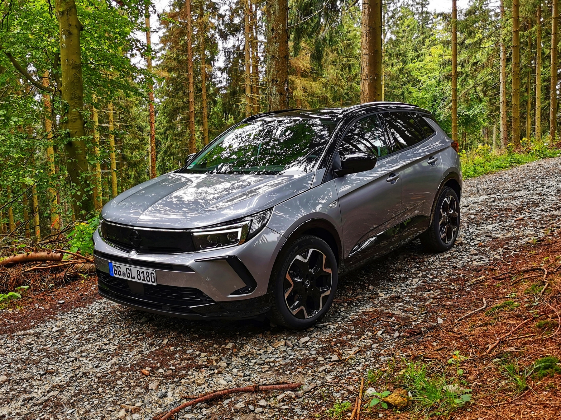 Opel „odnudził” Grandlanda przy okazji liftingu. Operacja się udała