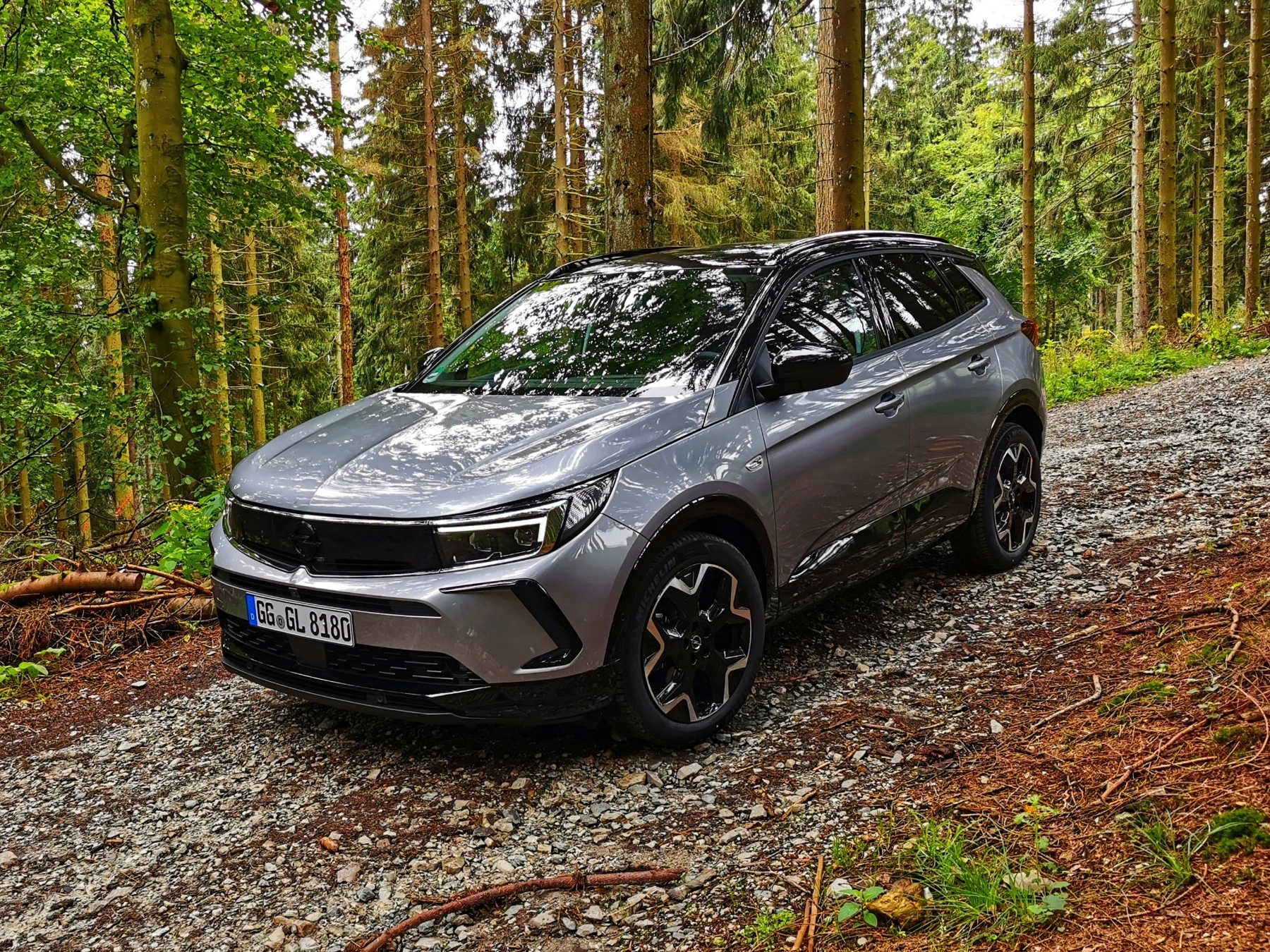 Opel „odnudził” Grandlanda przy okazji liftingu. Operacja się udała