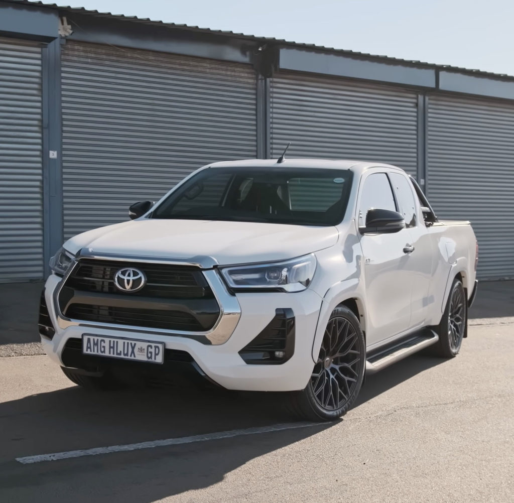 Toyota Hilux V8