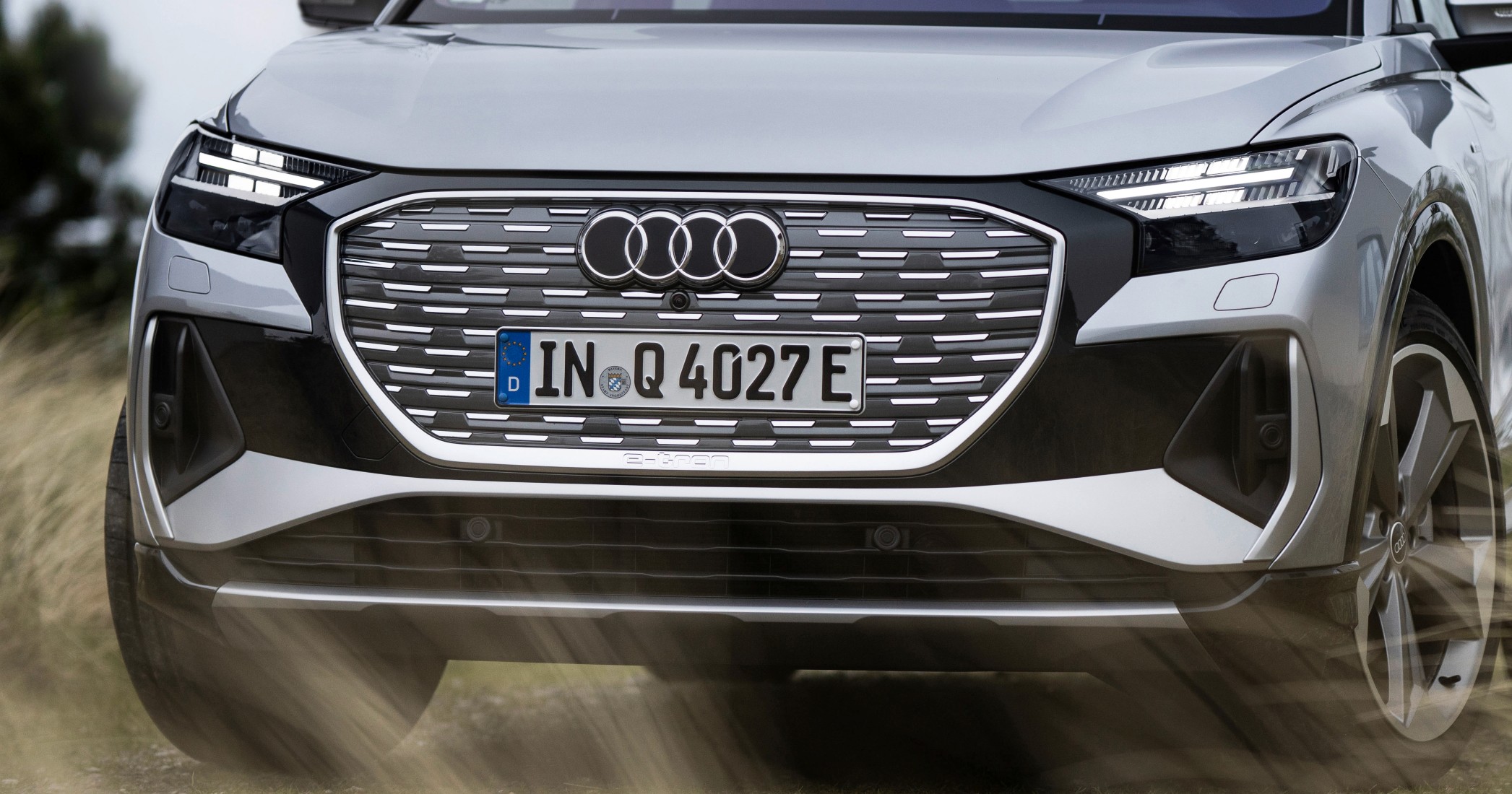 Zdjęcia pokazują jak wygląda Audi Q5 e-tron w całej okazałości
