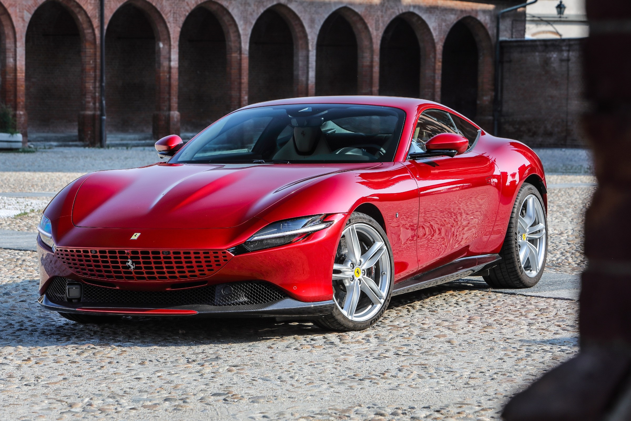 ferrari zakaz sprzedaży samochodów spalinowych 4