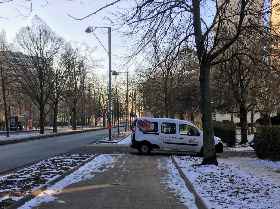nielegalne parkowanie kurierzy 