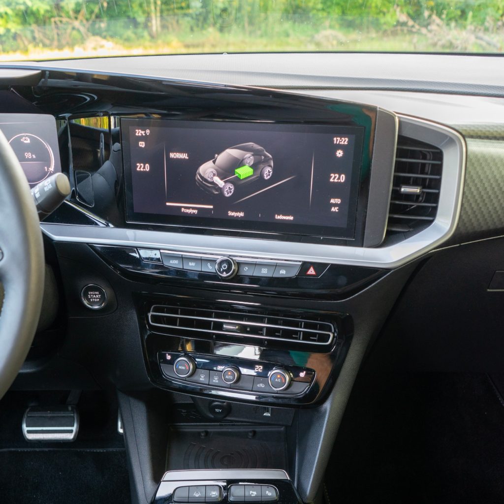 opel mokka e 2021 wnętrze 
