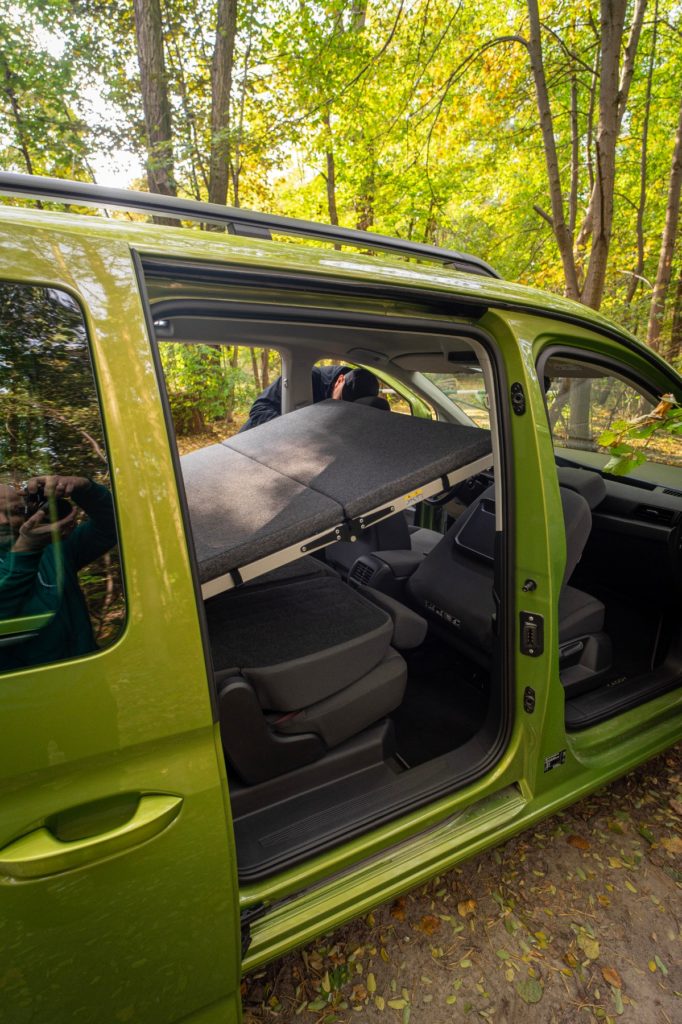 Volkswagen Caddy California rozkładanie łóżka 