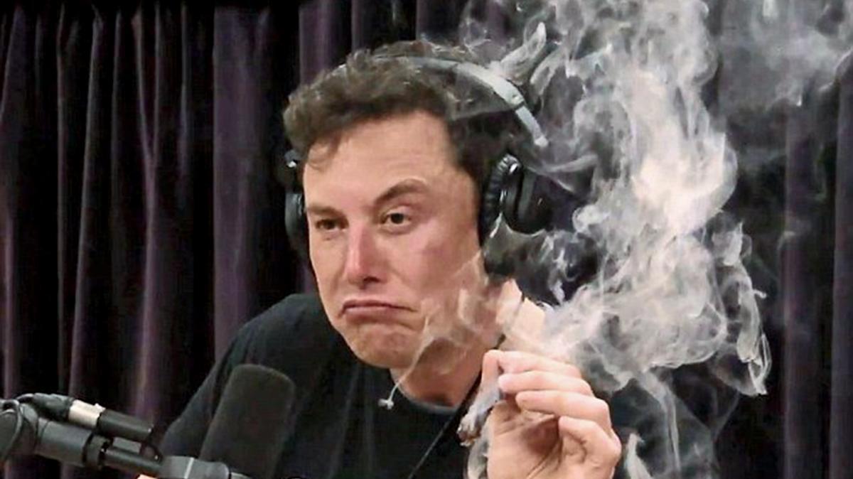 biały dym tesla 