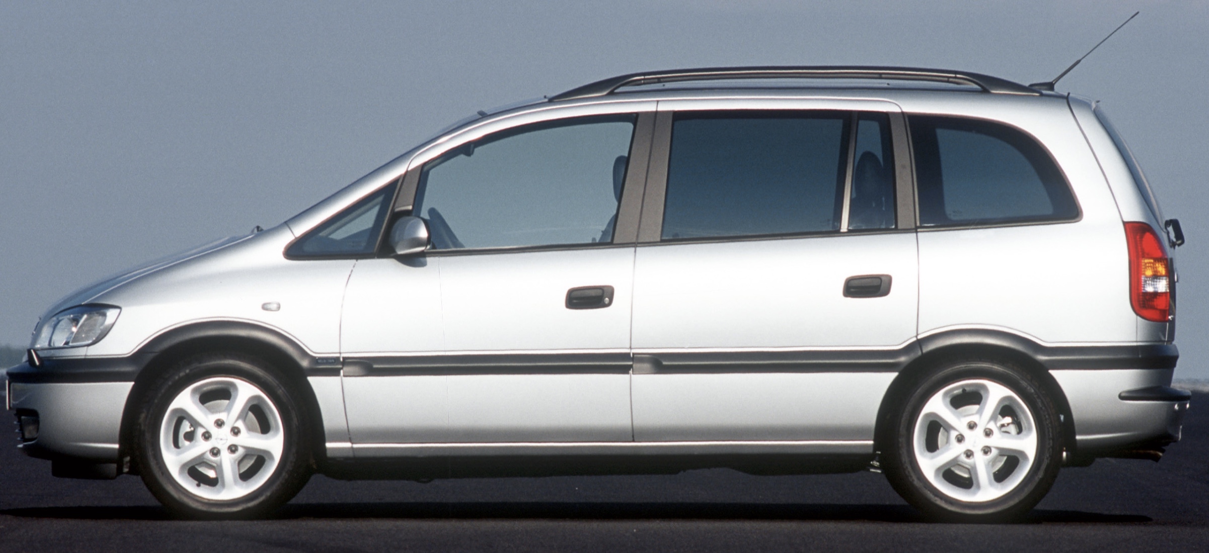 opel zafira a stłuczka