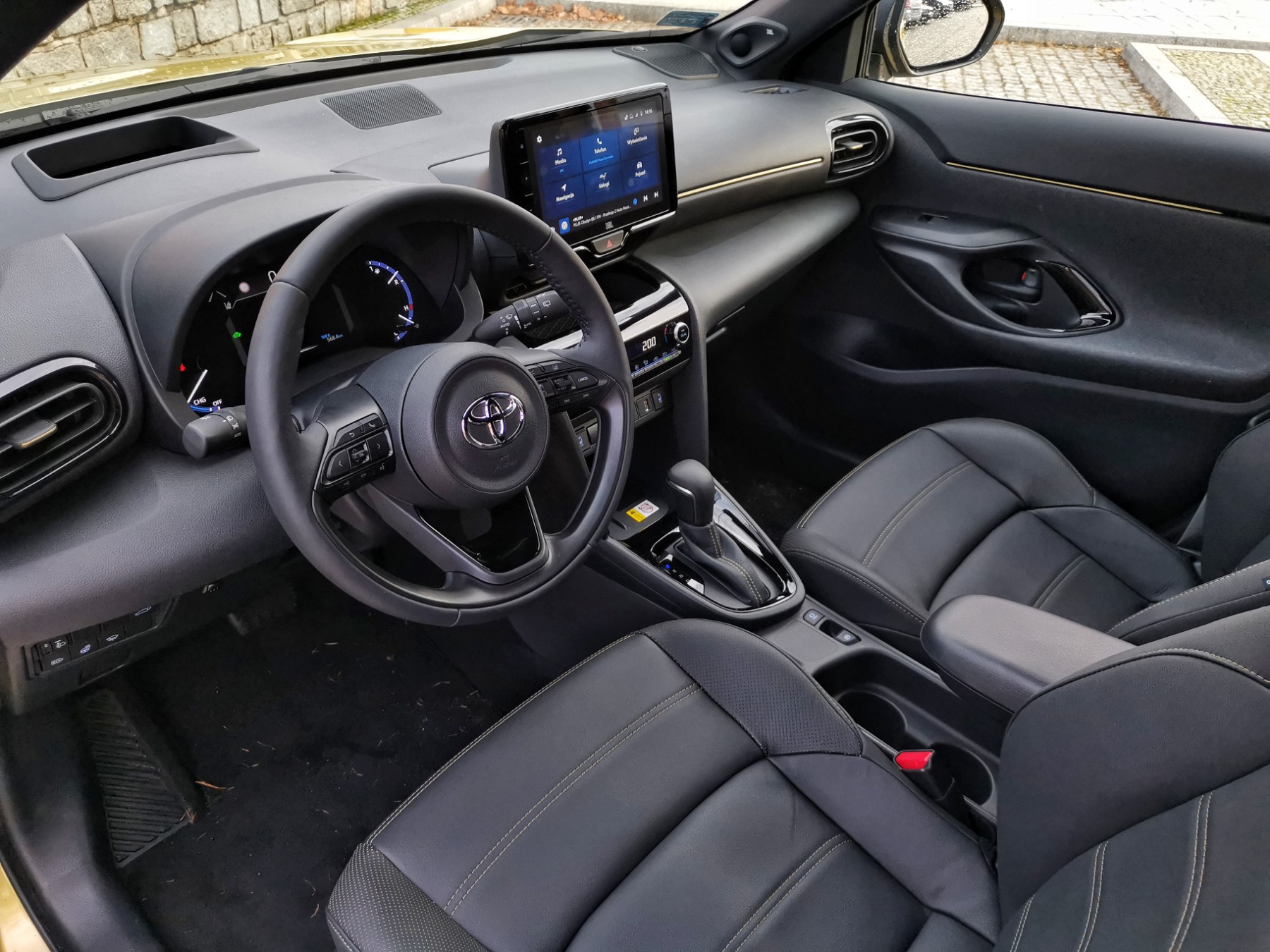 Toyota Yaris Cross cena 