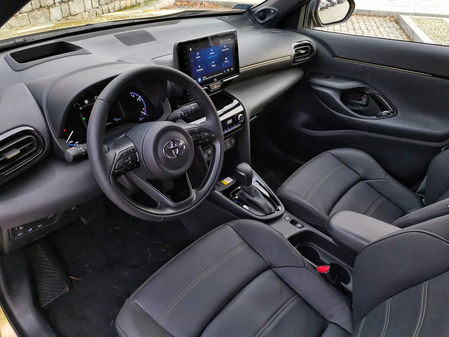 Toyota Yaris Cross cena 
