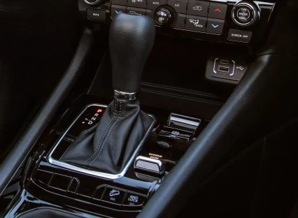 alfa romeo tonale wnętrze