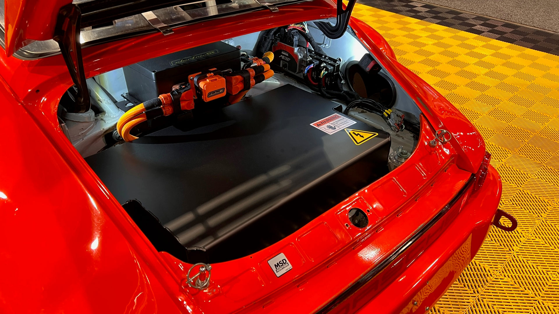 Porsche 911-Tesla 