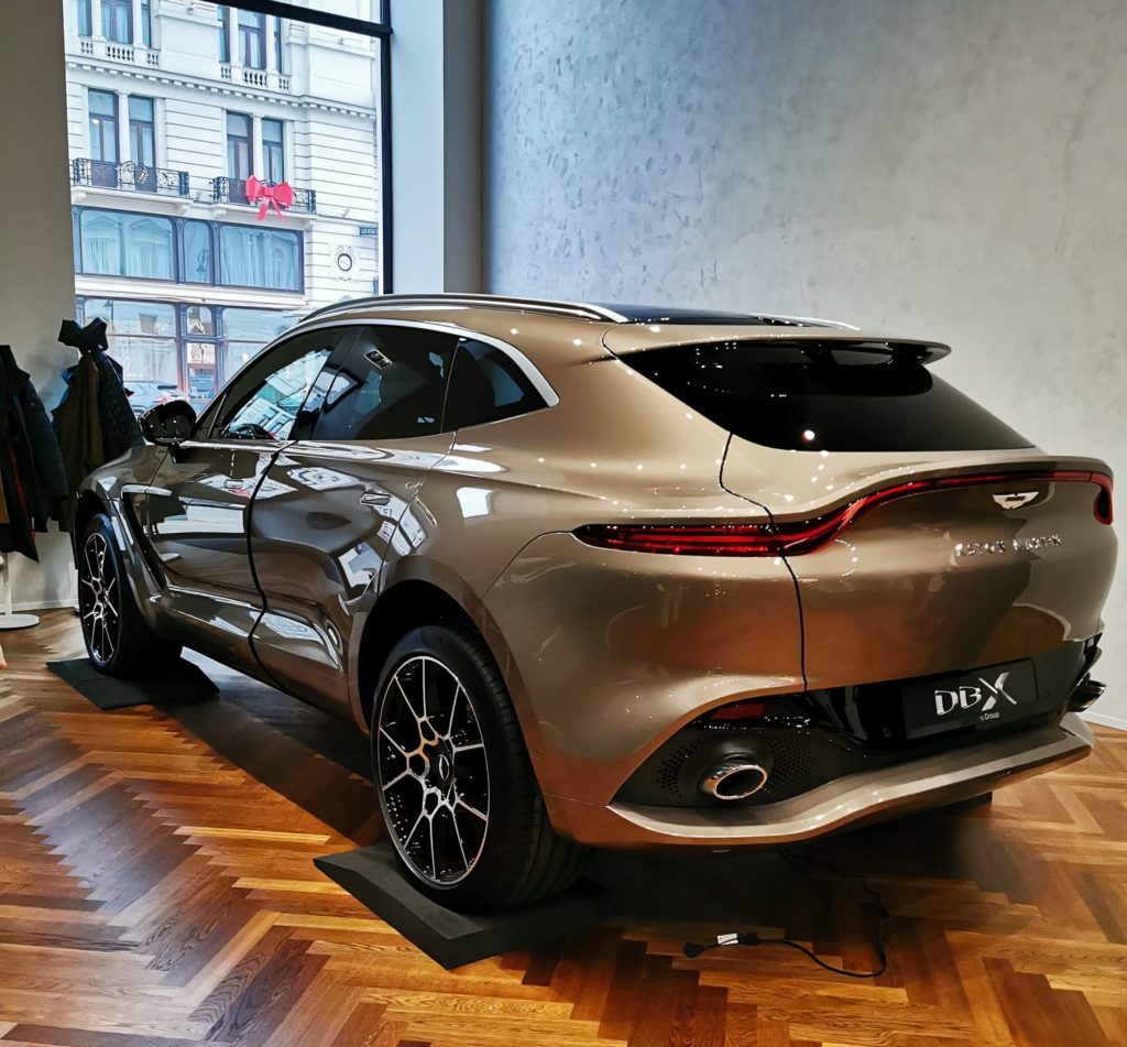 Aston Martin DBX 