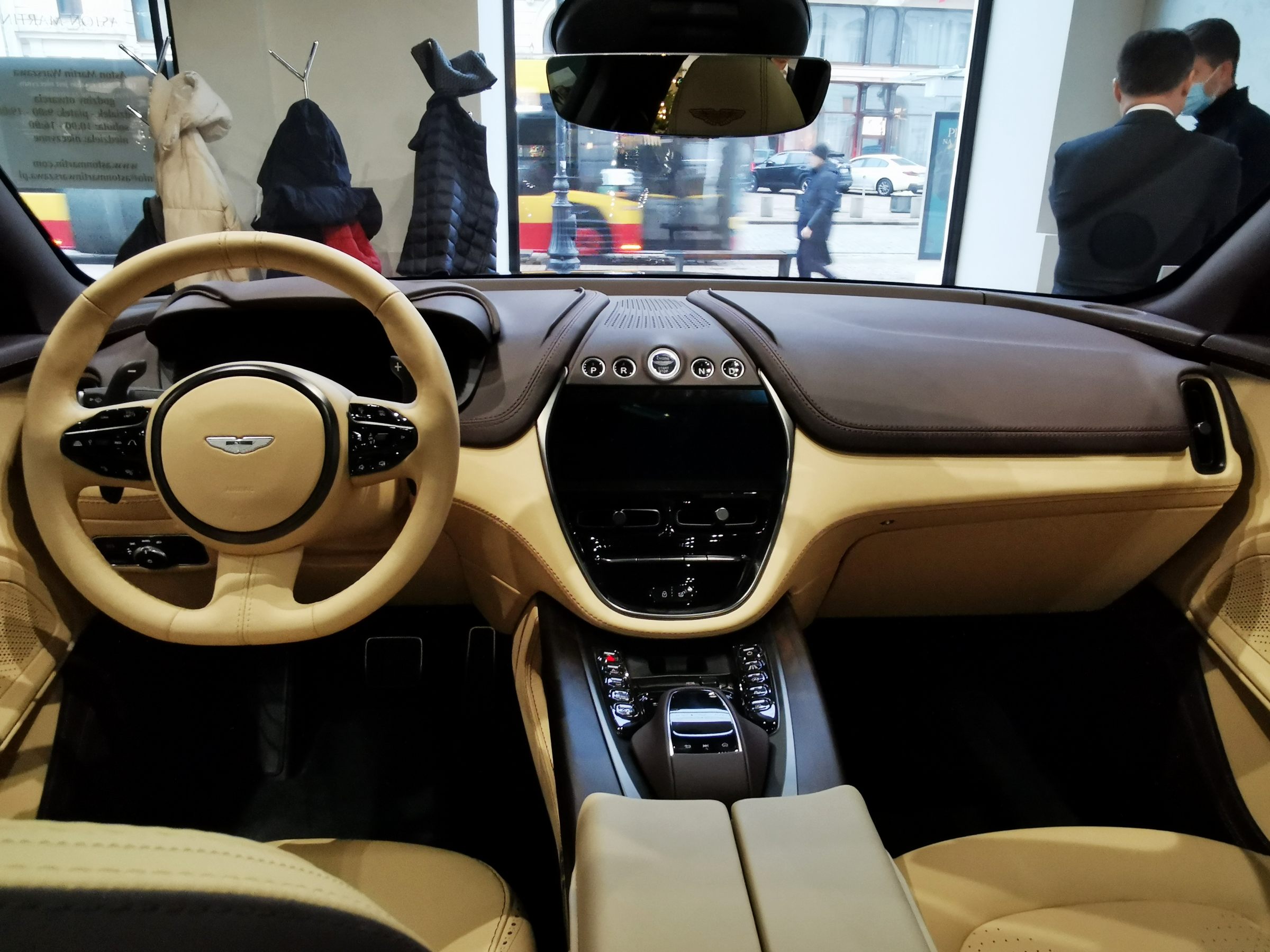 Aston Martin DBX 