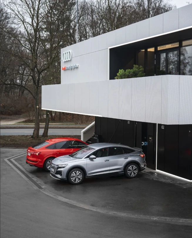 audi charging hub