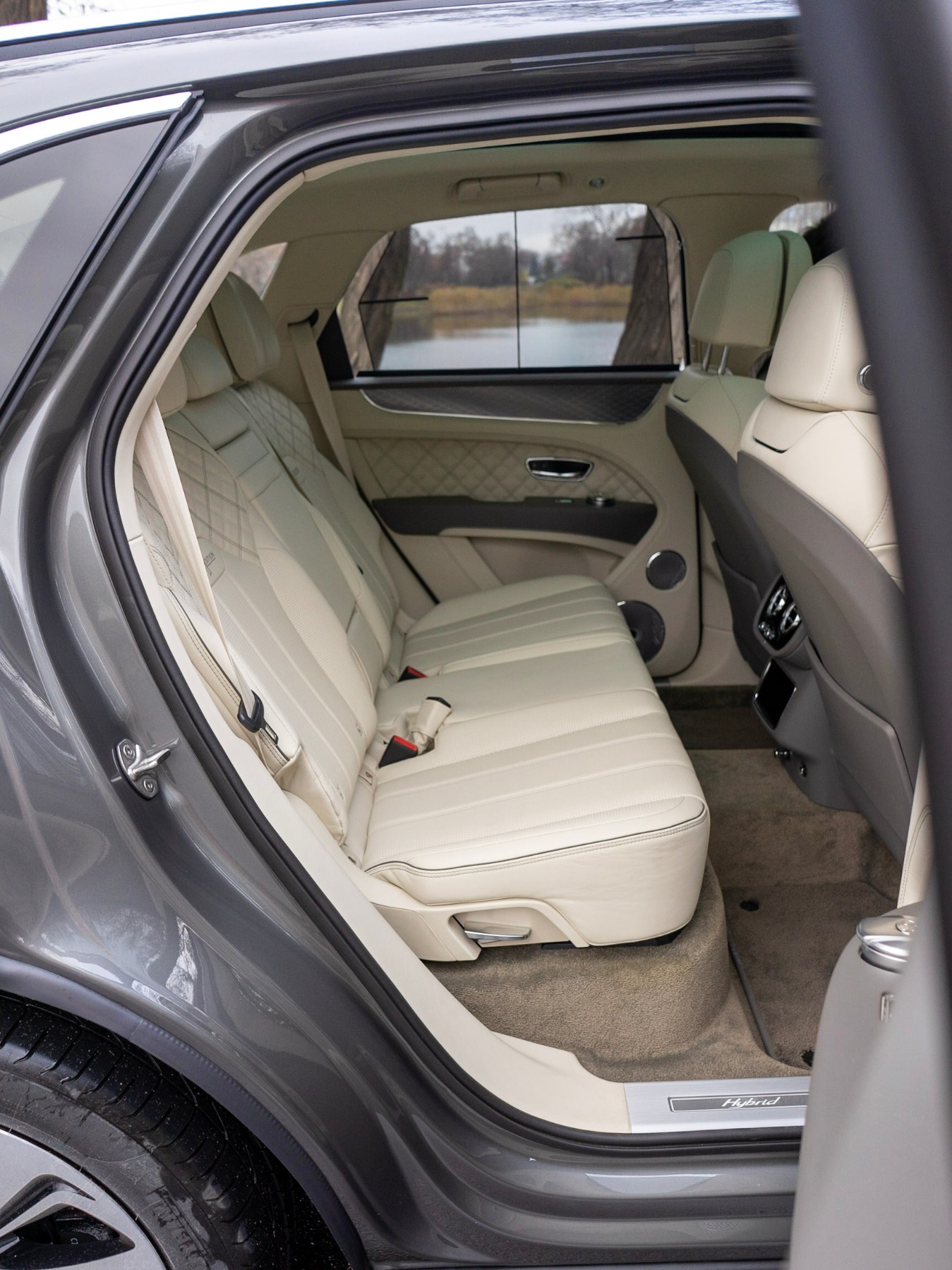 Bentley Bentayga Hybrid 