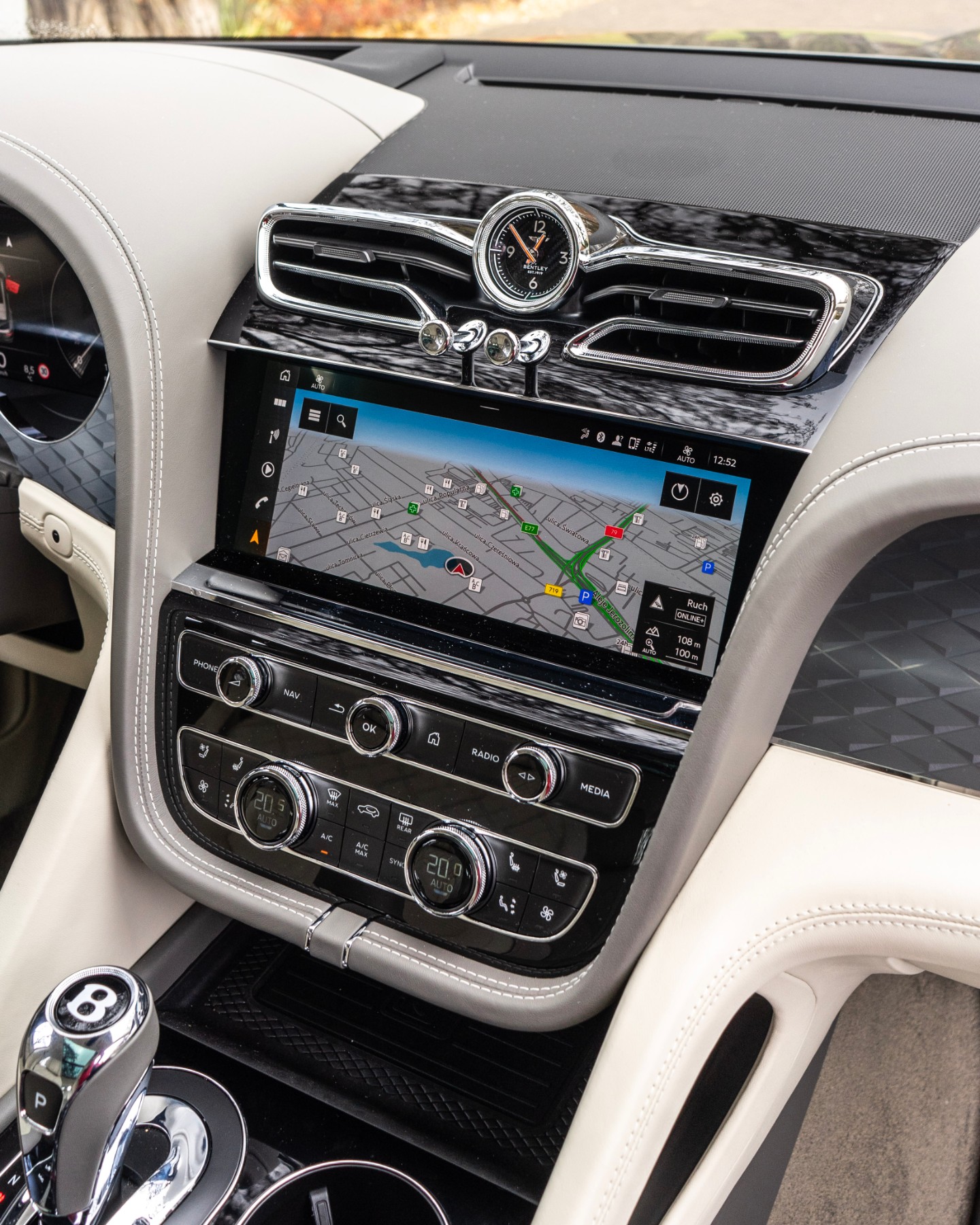 Bentley Bentayga Hybrid 