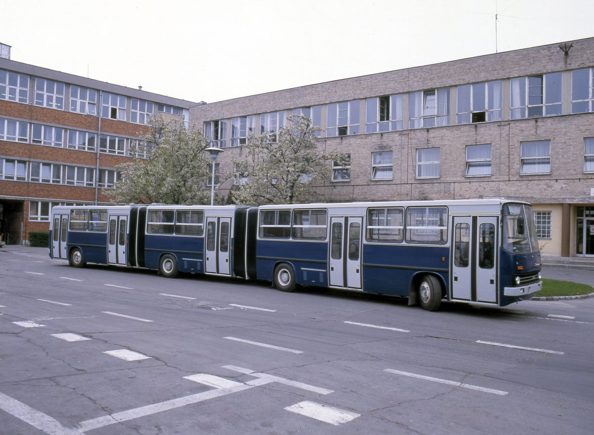 dwuprzegubowy ikarus 293 