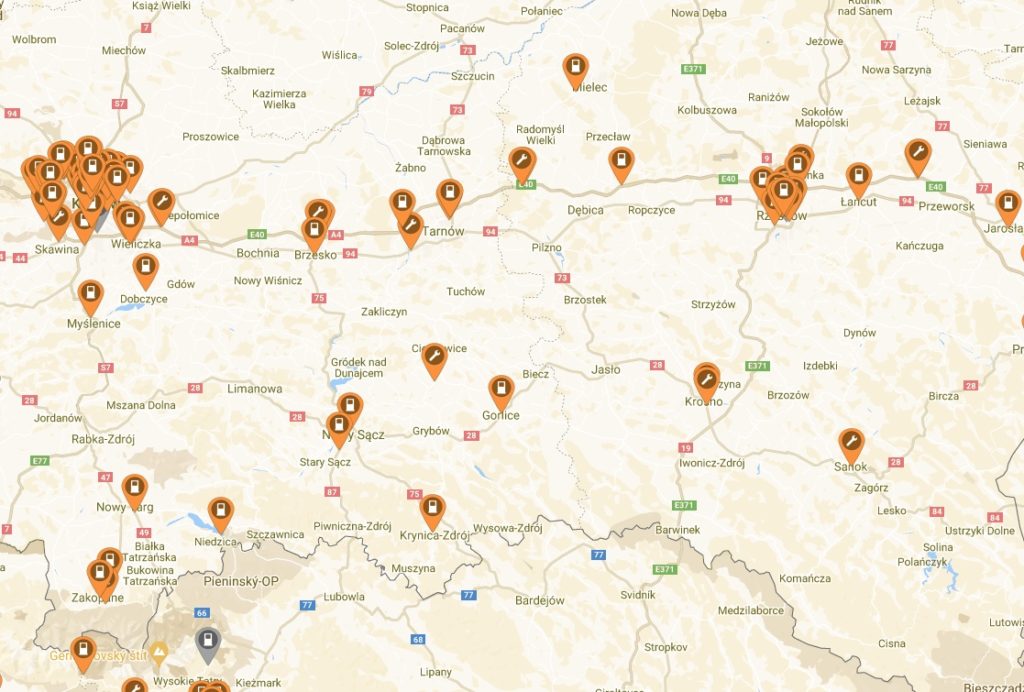 samochód elektryczny w górach 