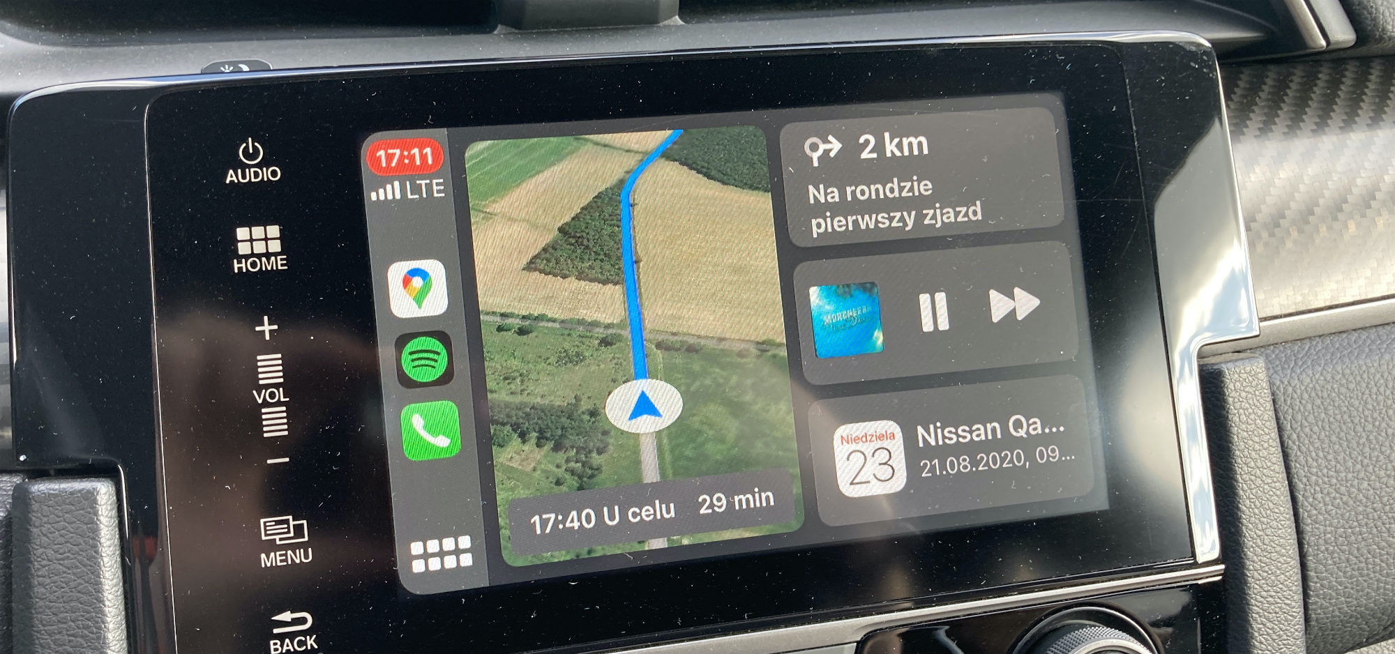 apple carplay w tesli