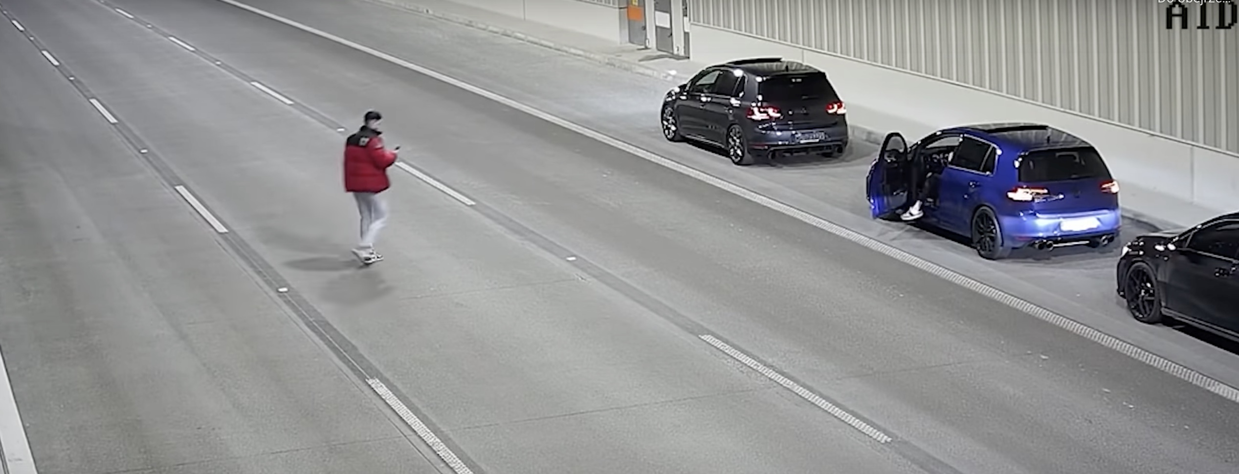 Fotki, fikołki i sikanie w bramie. Kierowcy dali popis w tunelu pod Ursynowem