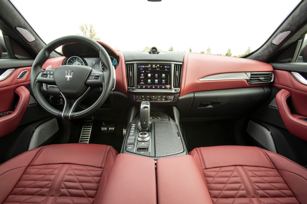 maserati grecale wnętrze 