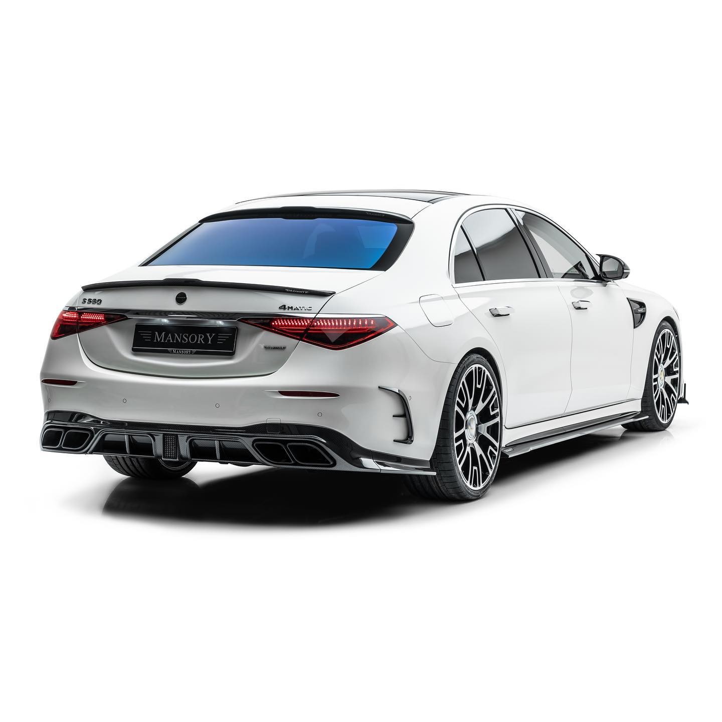 Dziwnie się ten rok zaczyna. Mansory właśnie pokazało auto, które nie wypala oczu