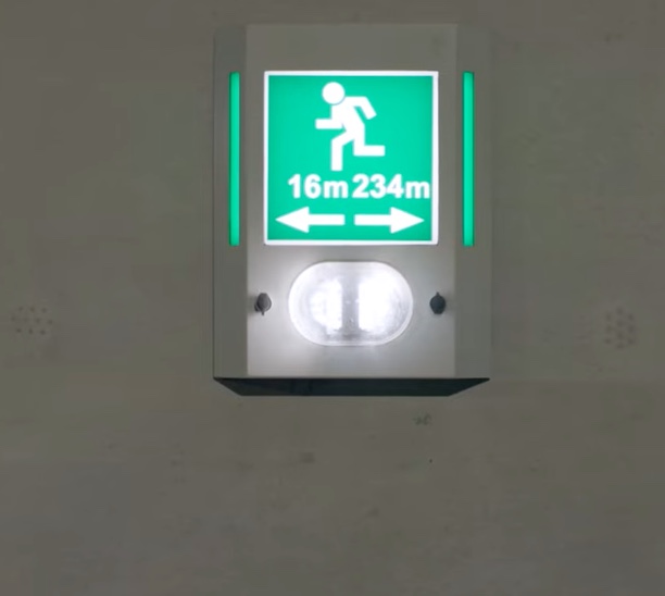 wyjście awaryjne w tunelu 