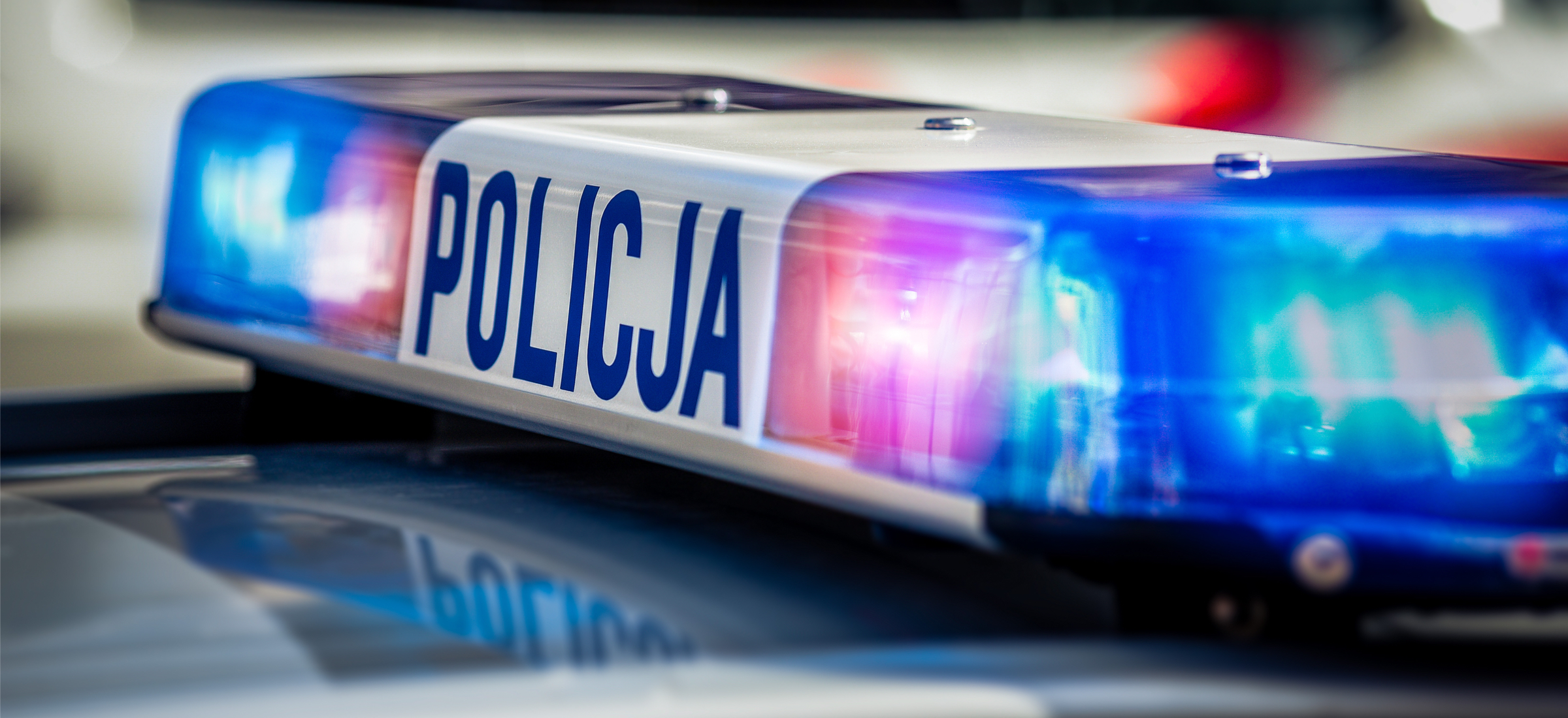 policja prześladuje biednych ludzi