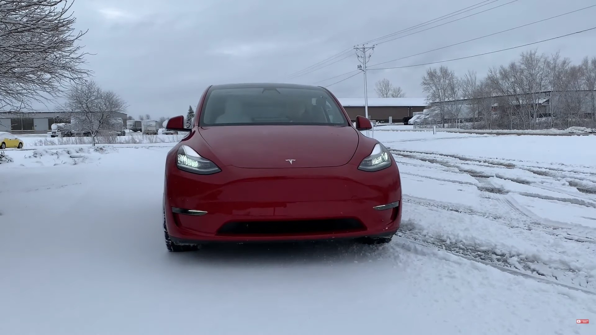 W Kalifornii chyba nie słyszeli o śniegu, bo Tesla sobie na nim nie radzi